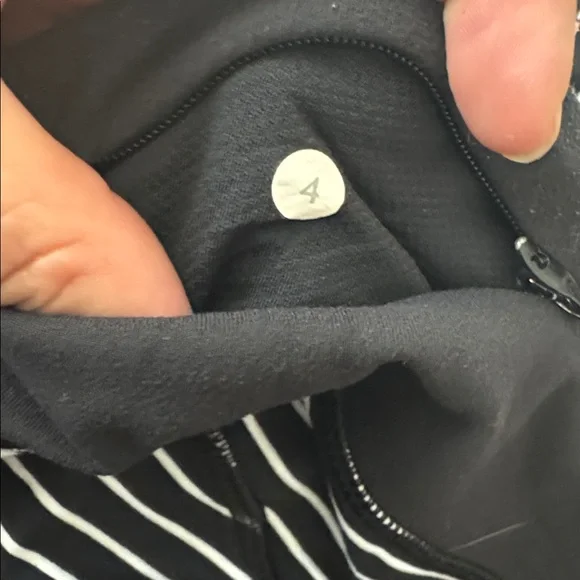 Lululemon - Picture 3 of 3